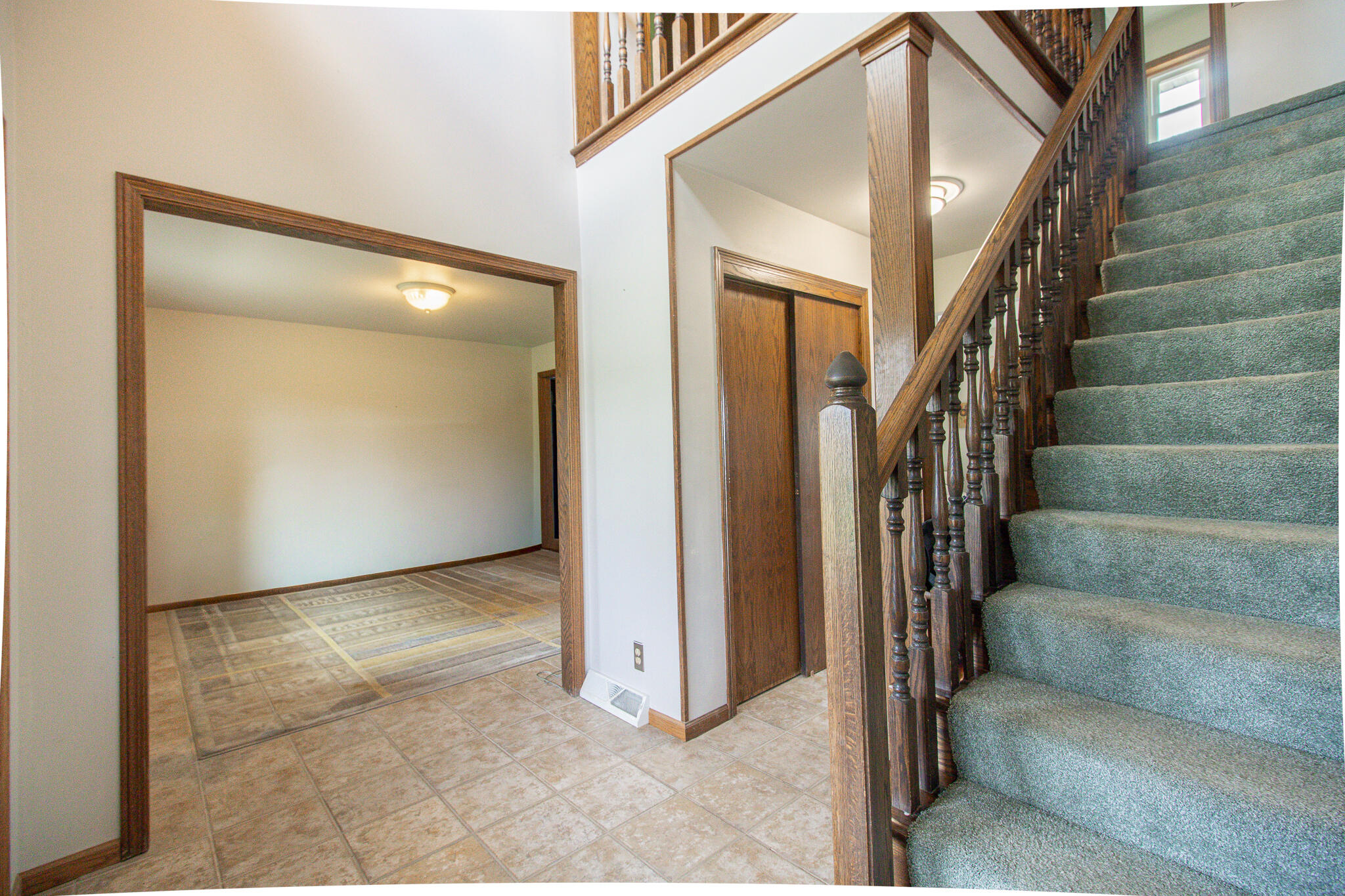 W204N4833 North Lannon Road Menomonee Falls, WI 53051 - Photo 7 of 45 Foyer to Dining Room