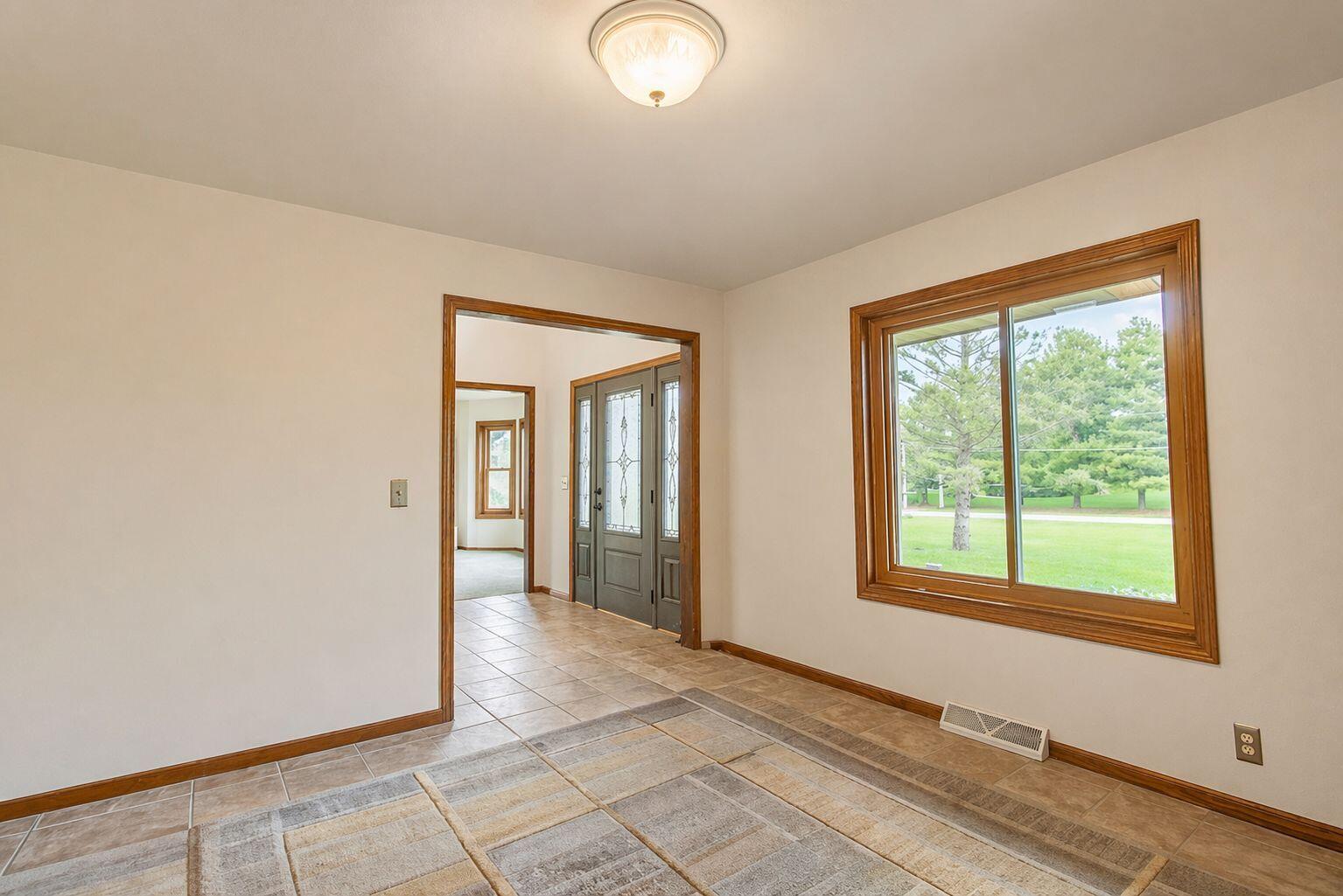 W204N4833 North Lannon Road Menomonee Falls, WI 53051 - Photo 9 of 45 Dining Room to Kitchen
