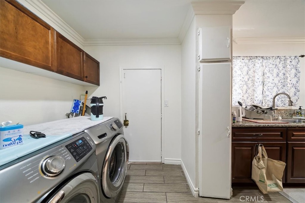 250 North Linden Avenue, Unit 327 Rialto, CA 92376 - Photo 9 of 27 a utility room with dryer and washer