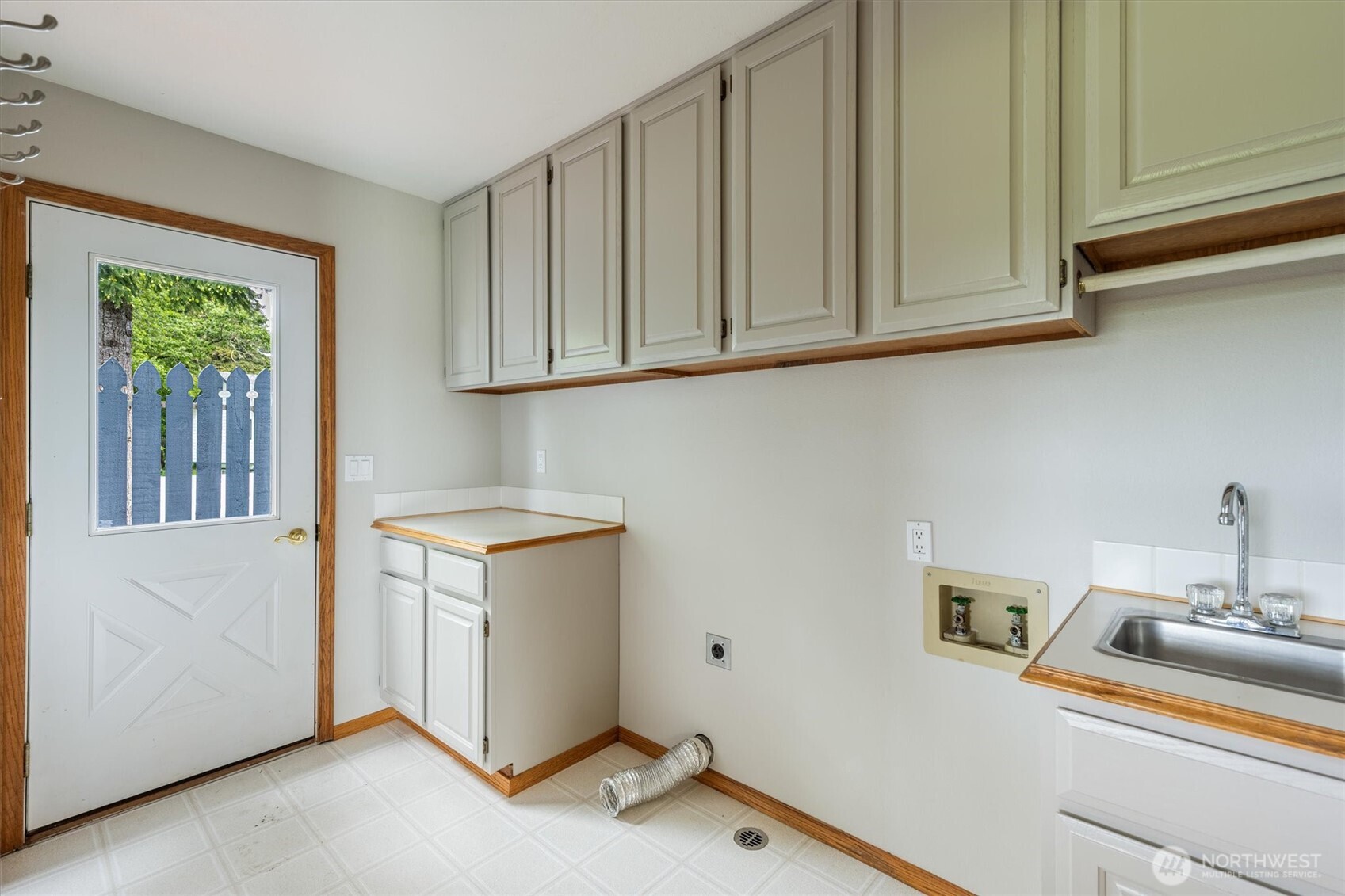 187 Acorn Lane Longview, WA 98632 - Photo 11 of 40 a storage room with wooden floor washer and dryer