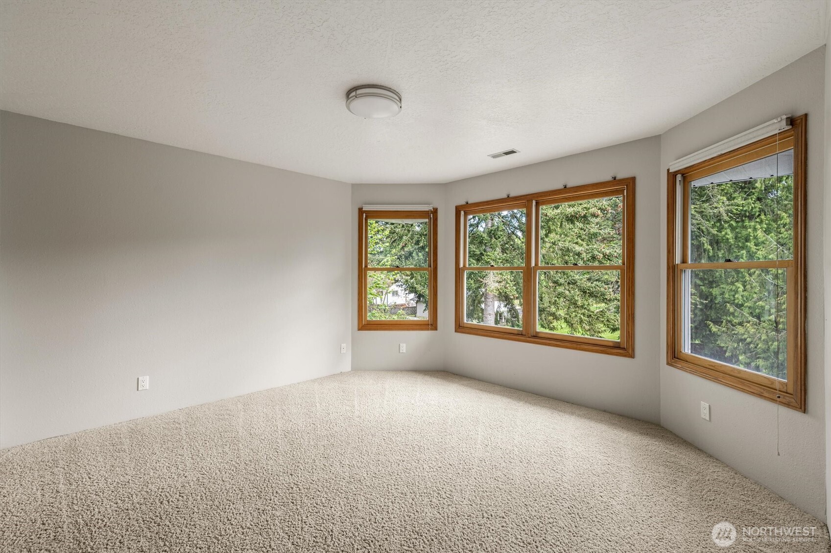 187 Acorn Lane Longview, WA 98632 - Photo 18 of 40 a view of an empty room with a window