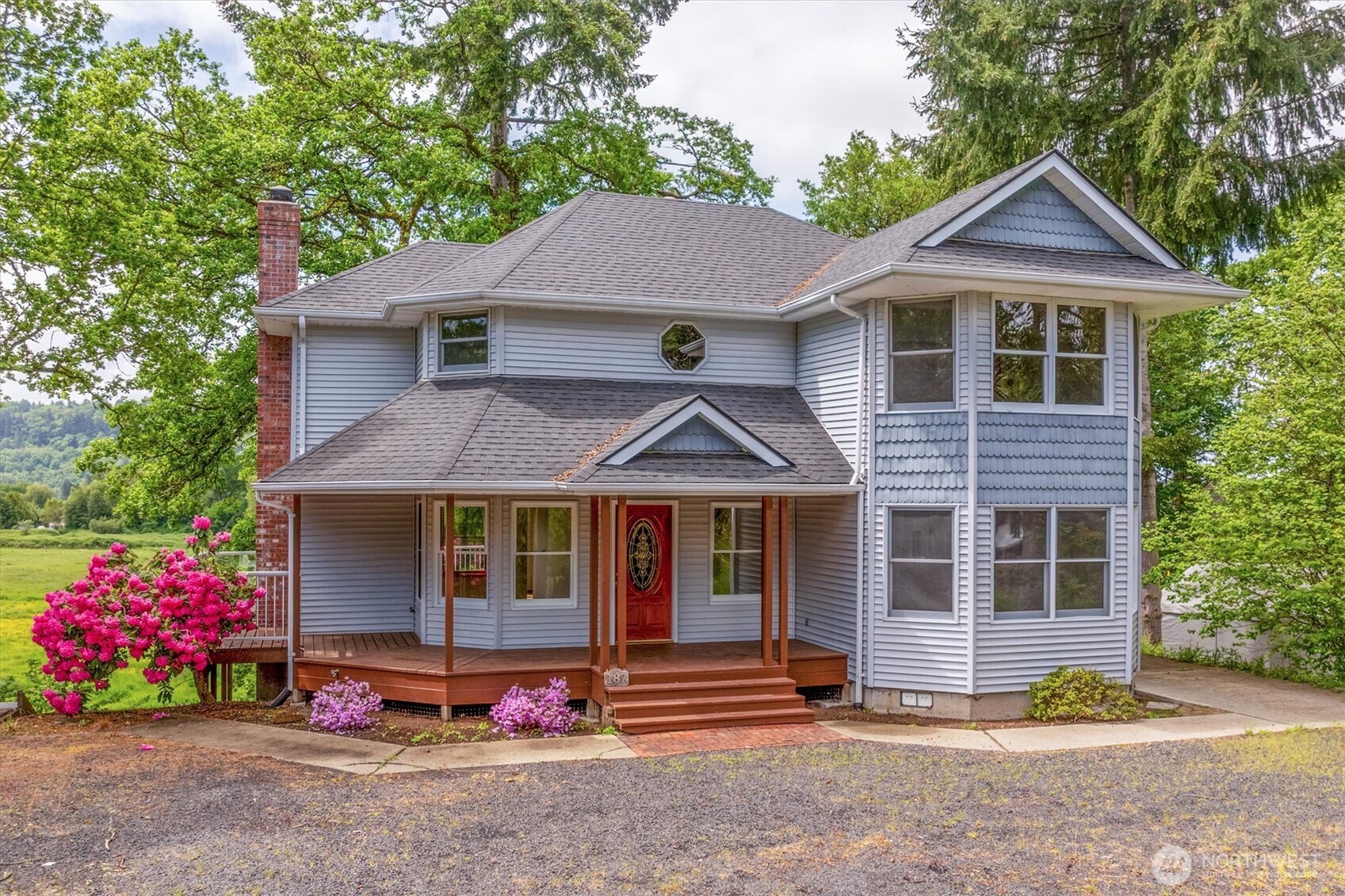 187 Acorn Lane Longview, WA 98632 - Photo 2 of 40 a front view of a house with a yard and garage