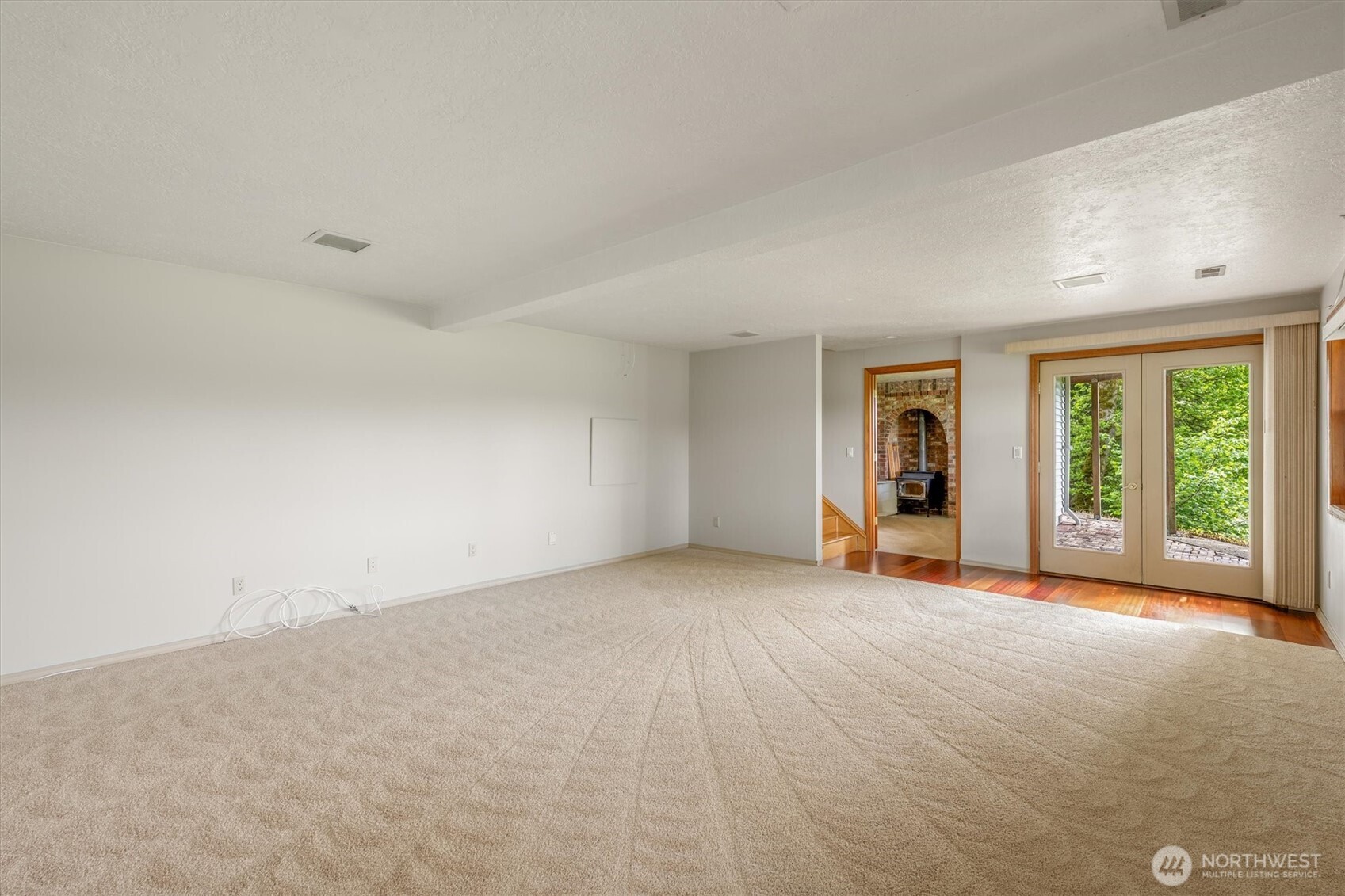187 Acorn Lane Longview, WA 98632 - Photo 24 of 40 an empty room with windows