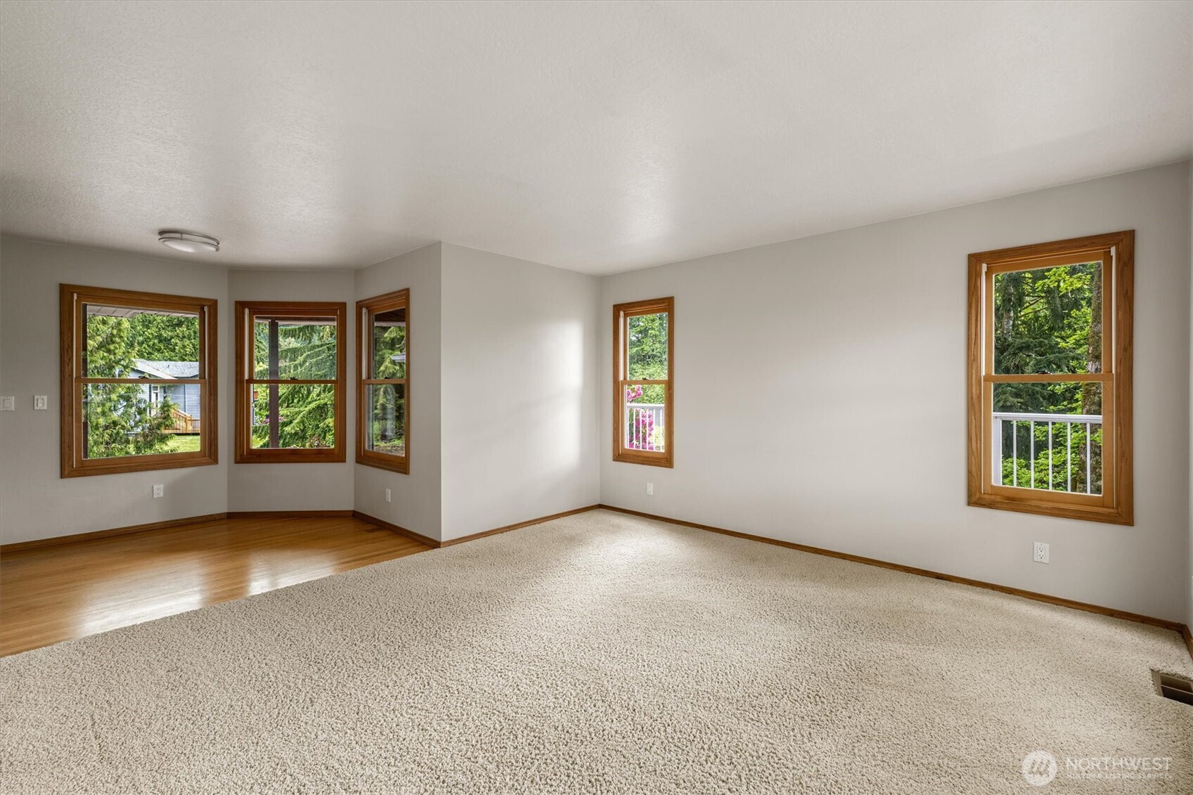 187 Acorn Lane Longview, WA 98632 - Photo 5 of 40 an empty room with windows