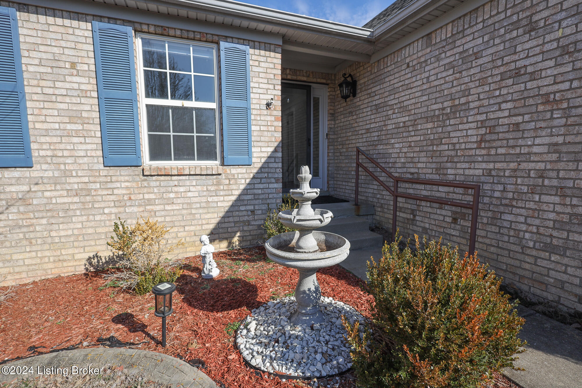 7239 Quindero Run Road Louisville, KY 40228 - Photo 2 of 31 EOSR0481