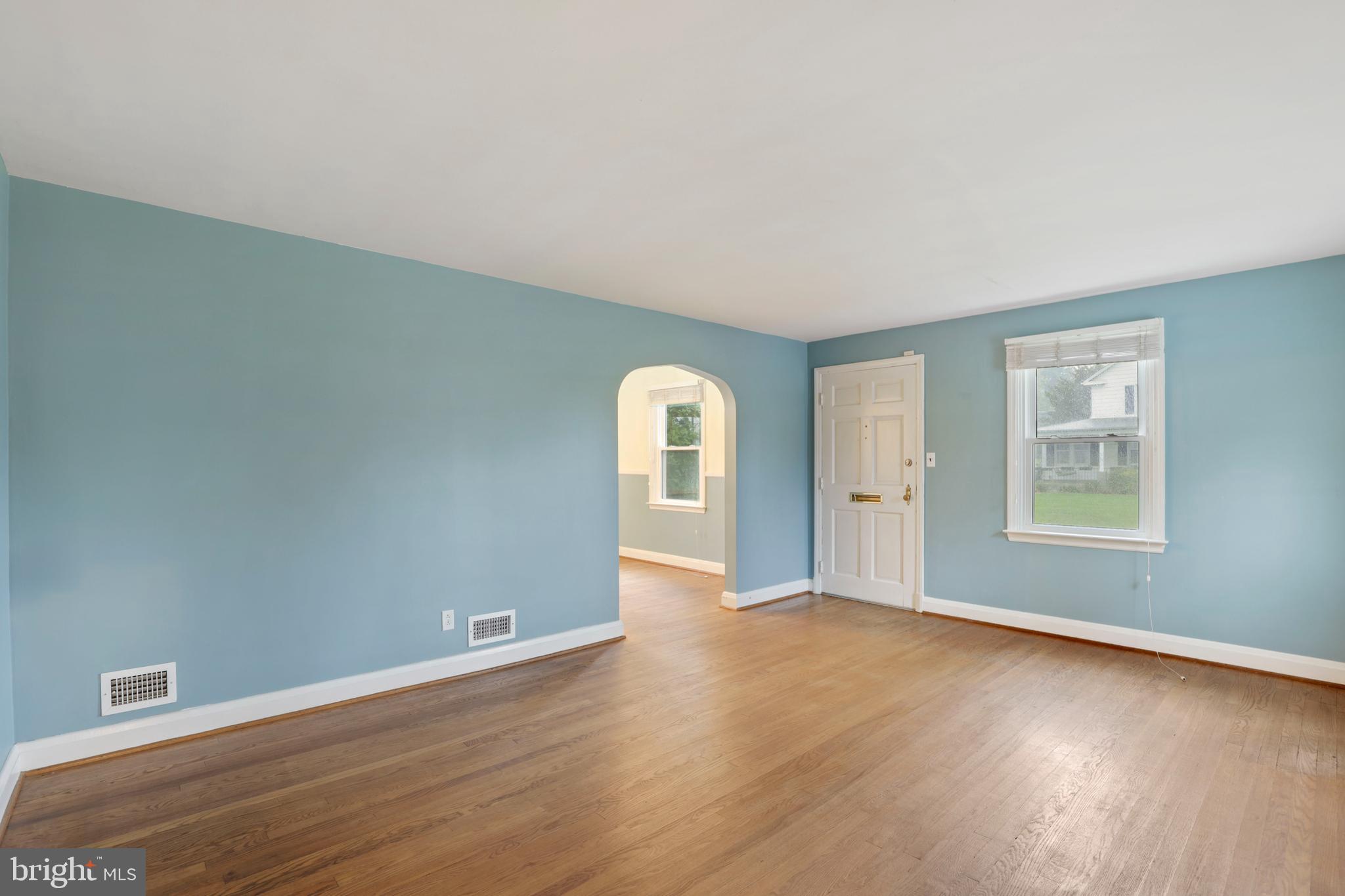 20 Cinder Road Lutherville-Timonium, MD 21093 - Photo 14 of 39 Living Room