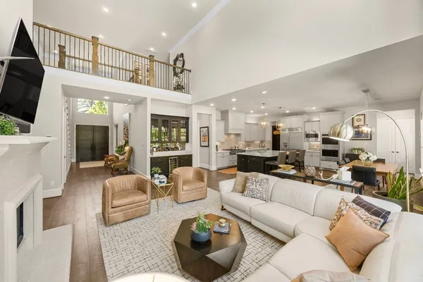 $1,295,000 | 10214 Barwood Drive, Houston, TX 77043