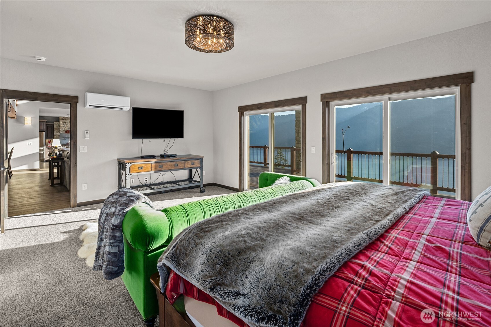 1481 Morgan Creek Road Ronald, WA 98940 - Photo 17 of 40 a bedroom with a bed and a flat screen tv