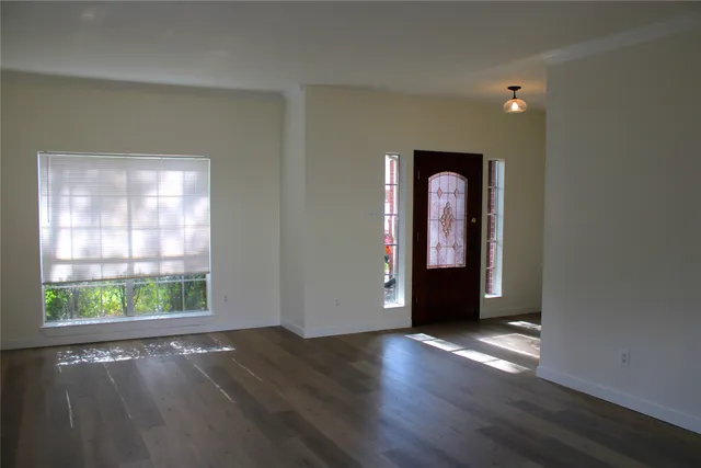 $2,500 | 2118 Laurel Oaks Drive, Houston, TX 77014