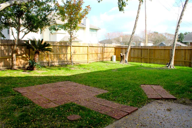 $2,500 | 2118 Laurel Oaks Drive, Houston, TX 77014