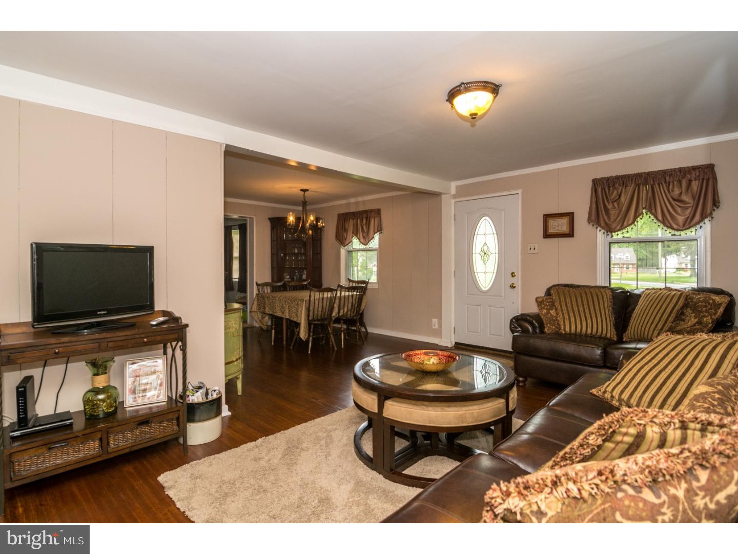 2316 Mole Road Secane, PA 19018 - Photo 2 of 21 Living Room