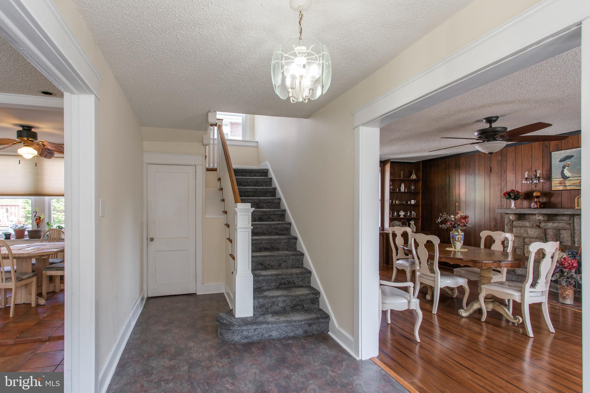 7212 Wayne Avenue Upper Darby, PA 19082 - Photo 5 of 20 Newly carpeted stairs and hall