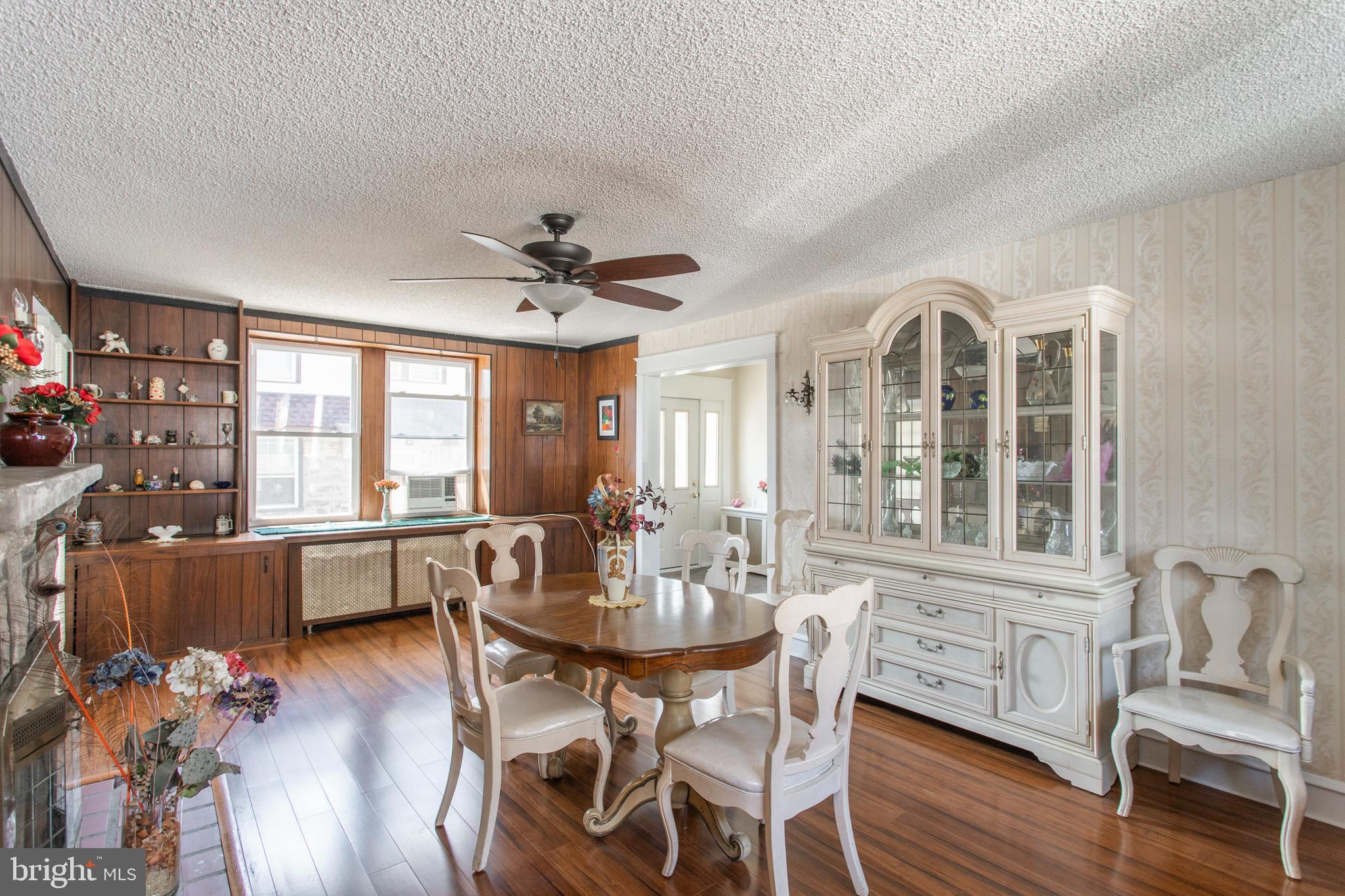 7212 Wayne Avenue Upper Darby, PA 19082 - Photo 6 of 20 Spacious living room