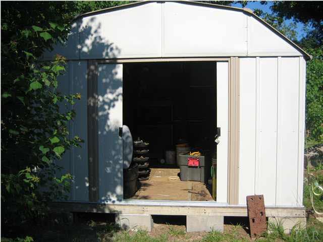 806 Decatur Avenue Pensacola, FL 32507 - Photo 4 of 12 Metal storage building..