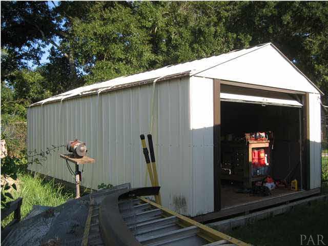 806 Decatur Avenue Pensacola, FL 32507 - Photo 5 of 12 Workshop with electric..