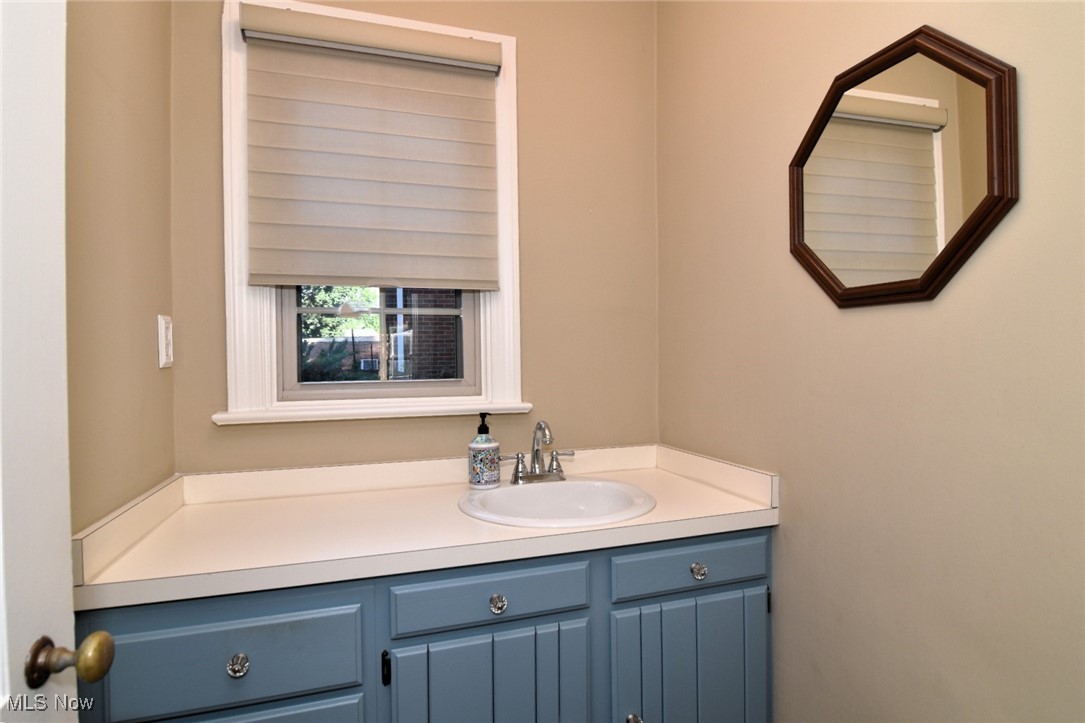 3898 Tyndall Road Cleveland, OH 44118 - Photo 13 of 38 Half Bath