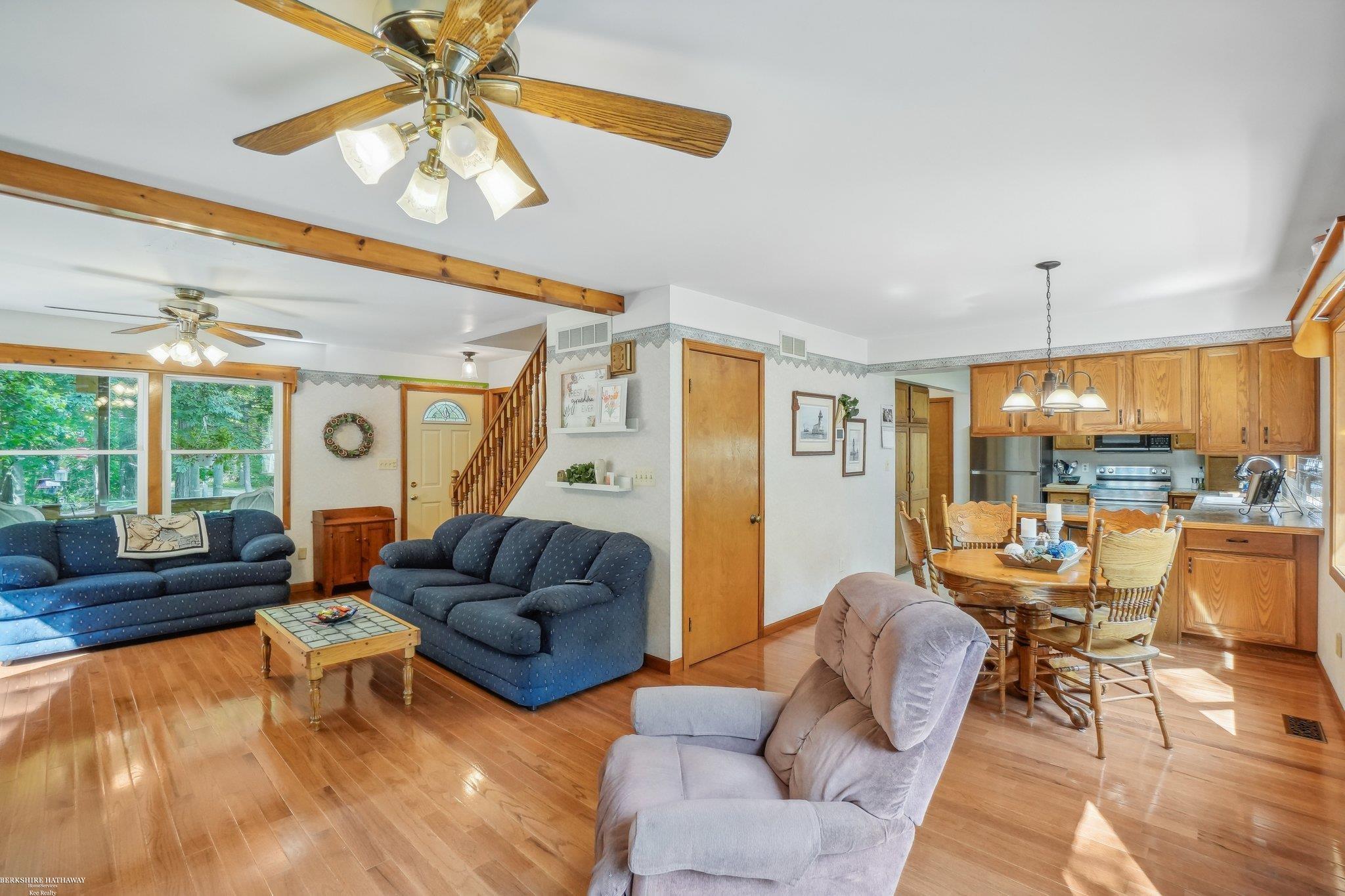 6201 Metcalf Road North Street, MI 48049 - Photo 4 of 43 50153716-801f574e-01bc-422f-b02b-c74f7af6621c.JPG