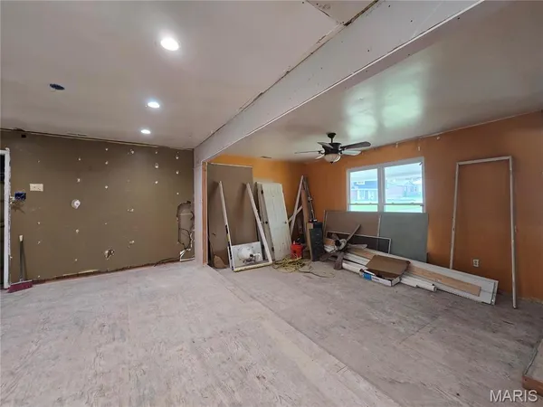 $169,900 | 3655 Seville Drive, Florissant, MO 63033