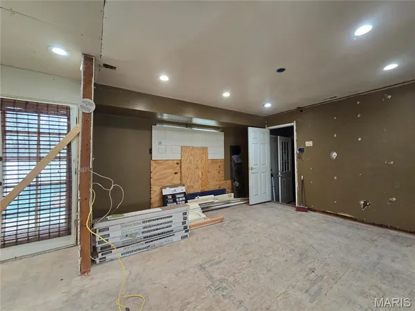 $169,900 | 3655 Seville Drive, Florissant, MO 63033