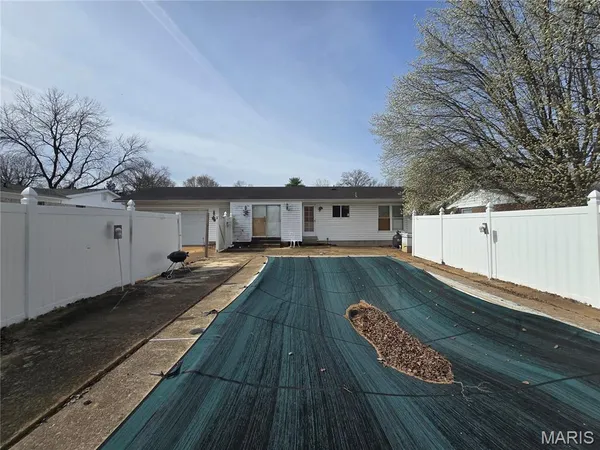 $169,900 | 3655 Seville Drive, Florissant, MO 63033
