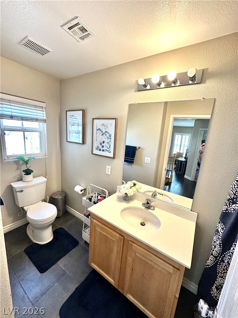 3409 Edinboro Ridge Avenue North Las Vegas, NV 89081 - Photo 24 of 51 Upstairs main bathroom