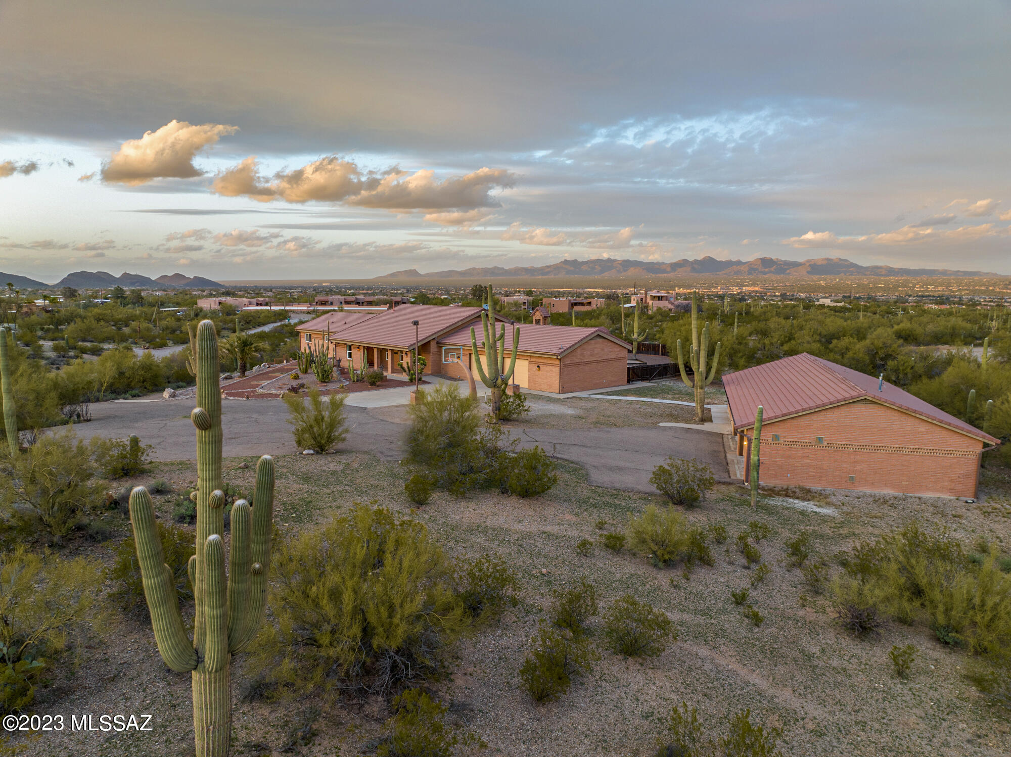 7102 West Ina Road Tucson, AZ 85743 - Photo 6 of 53