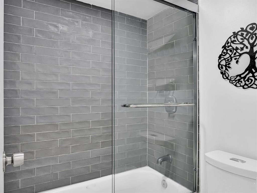 5100 Dupont Boulevard, Unit 8G Fort Lauderdale, FL 33308 - Photo 32 of 65 a bathroom with a toilet and a shower