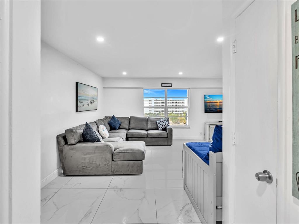 5100 Dupont Boulevard, Unit 8G Fort Lauderdale, FL 33308 - Photo 4 of 65 a living room with furniture and a book shelf