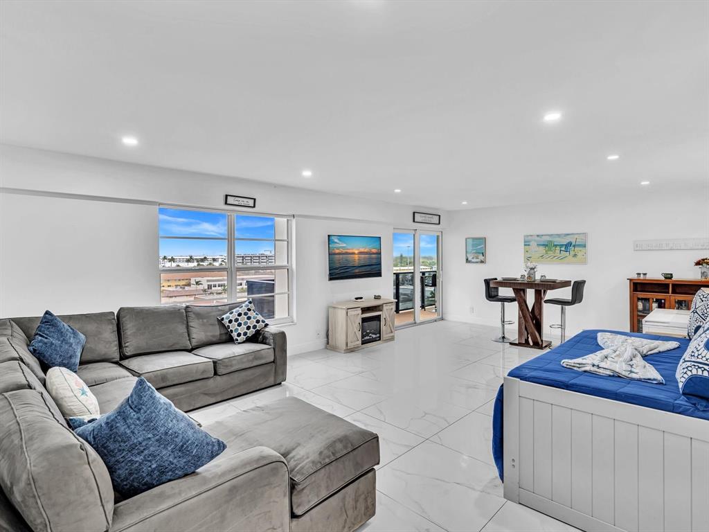 5100 Dupont Boulevard, Unit 8G Fort Lauderdale, FL 33308 - Photo 5 of 65 a living room with furniture and flat screen tv