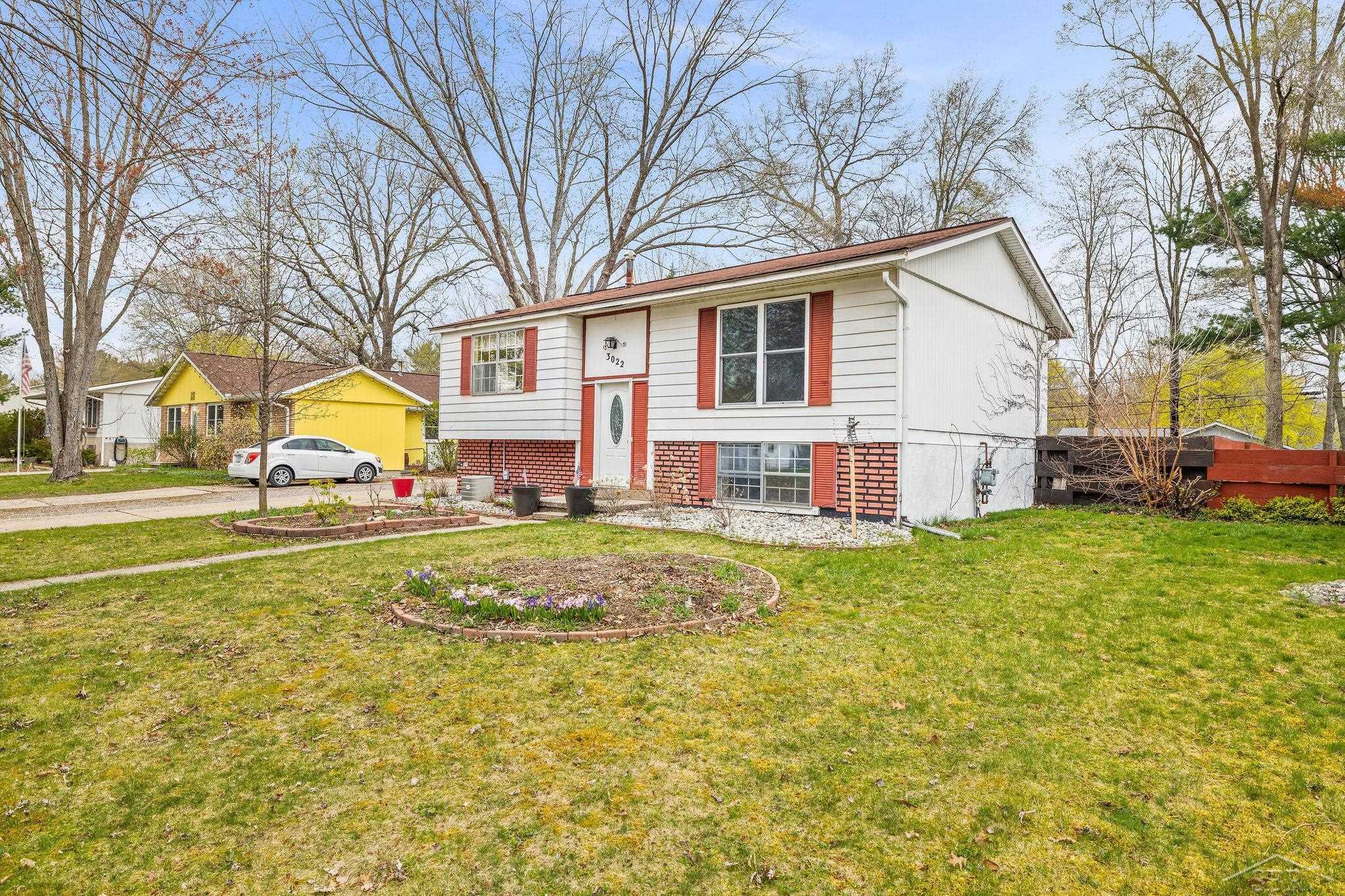 3022 Riggie Street Midland, MI 48640 - Photo 3 of 28 Front-View