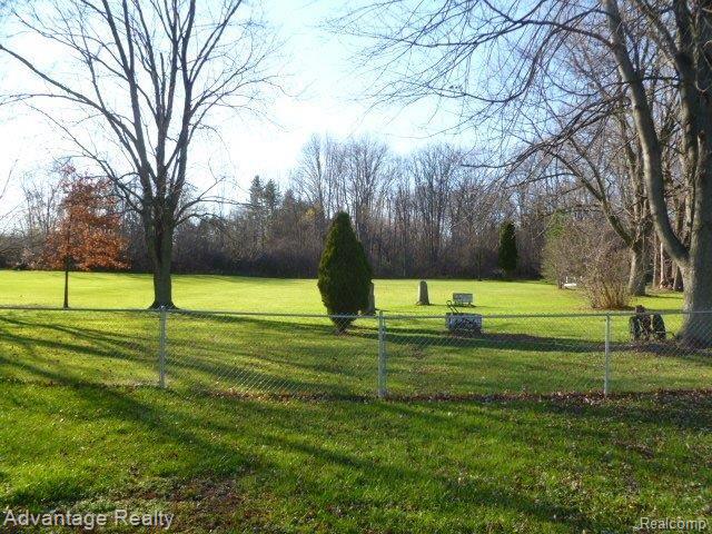 3320 Grant Road Rochester, MI 48309 - Photo 7 of 22 P1000360.JPG