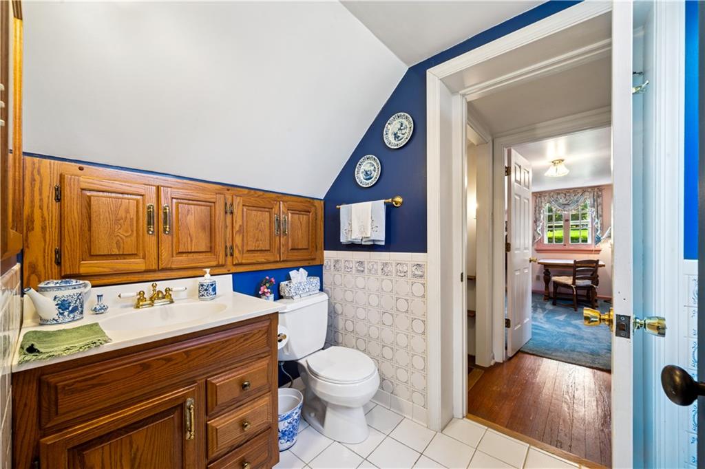 1015 Middletown Road New Stanton, PA 15672 - Photo 25 of 41 2nd Floor Bath