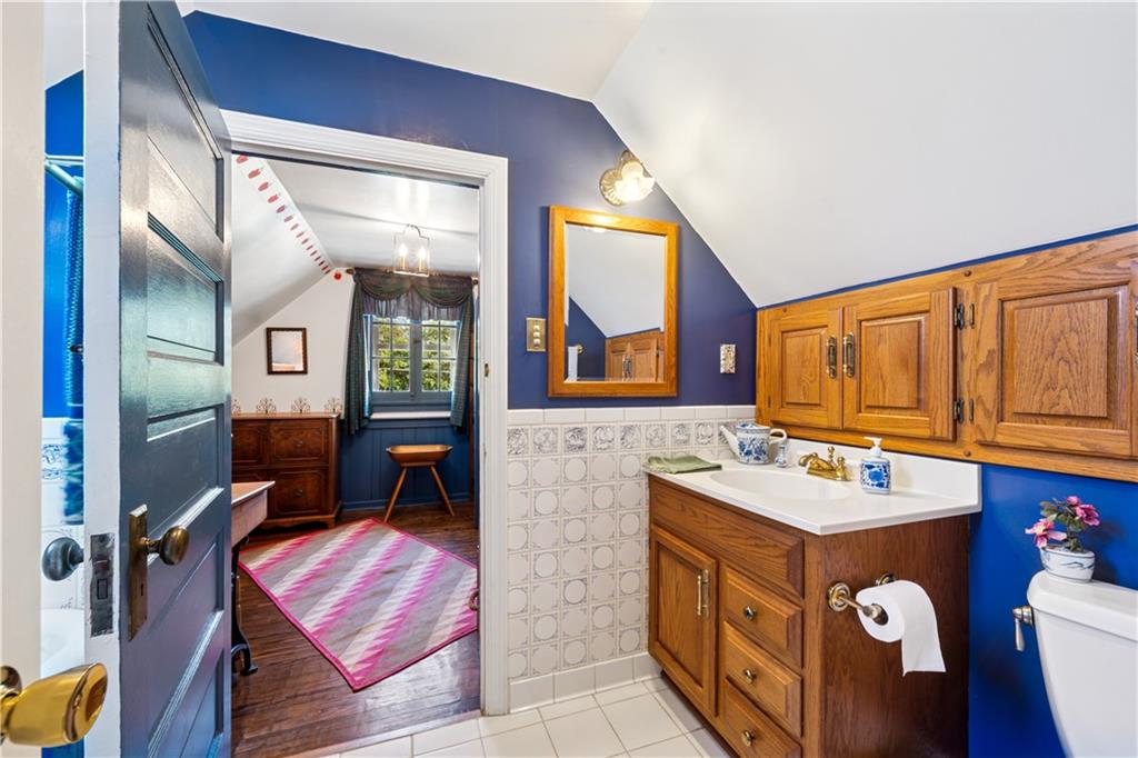 1015 Middletown Road New Stanton, PA 15672 - Photo 27 of 41 2nd Floor Bath