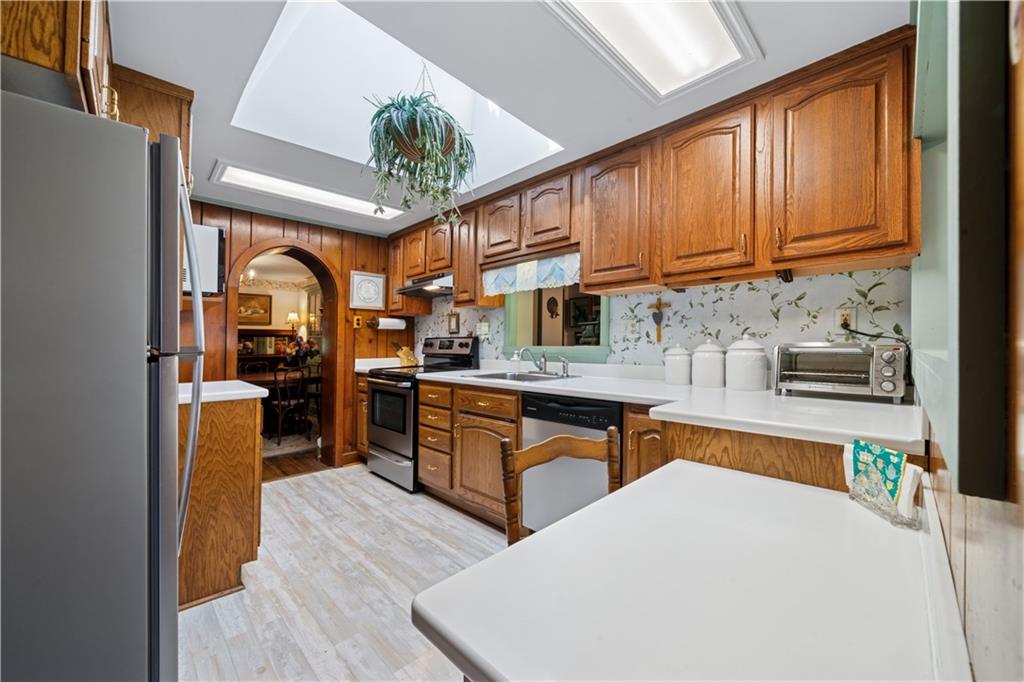 1015 Middletown Road New Stanton, PA 15672 - Photo 9 of 41 Kitchen