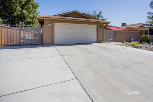 420 South Valley Street Ridgecrest, CA 93555 - Photo 3 of 25