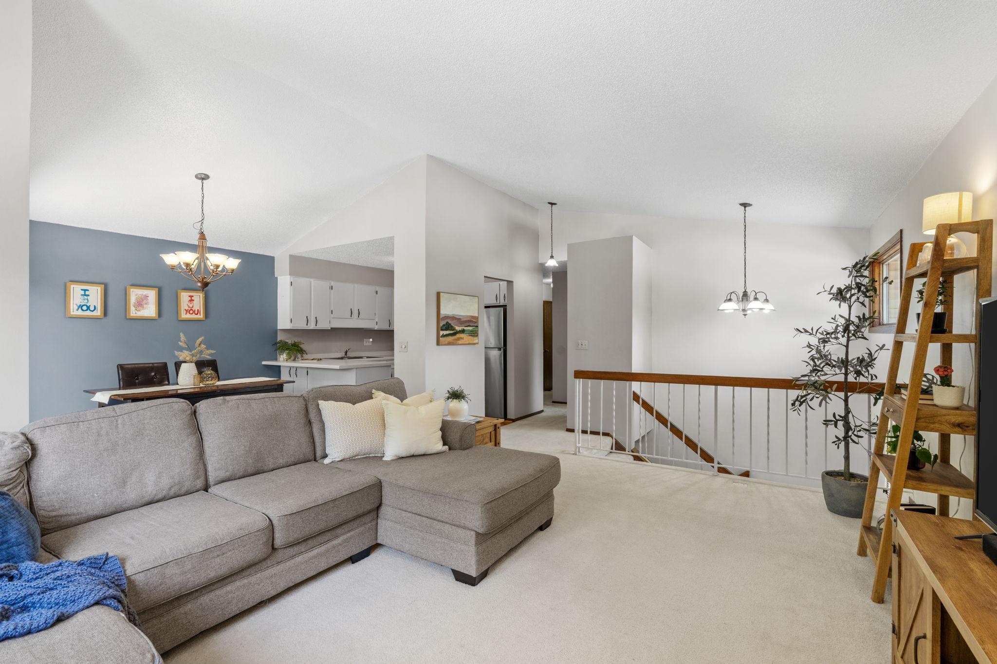 1595 Four Oaks Road Eagan, MN 55121 - Photo 4 of 33