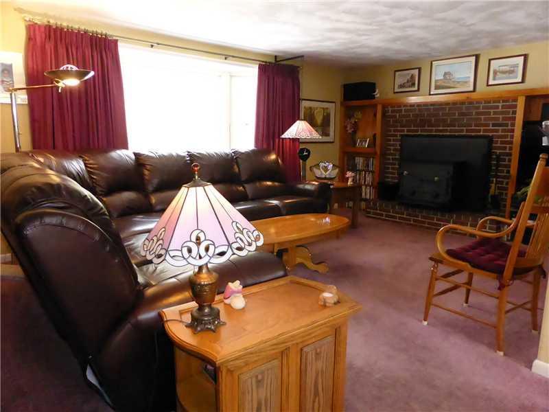 19 Smith Avenue Standish, ME 04085 - Photo 4 of 22 Living Room.