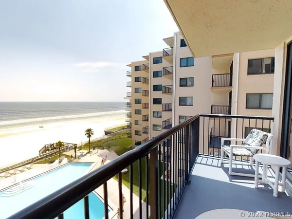 a view of building with lot of windows