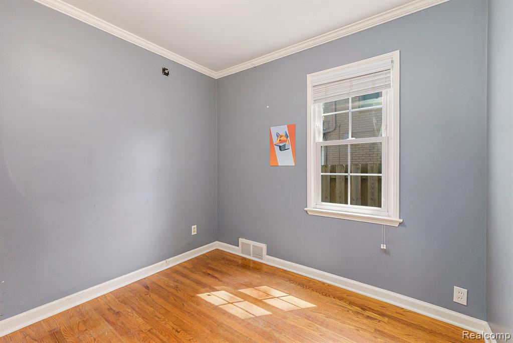 1642 Hampton Road Grosse Pointe Woods, MI 48236 - Photo 10 of 28