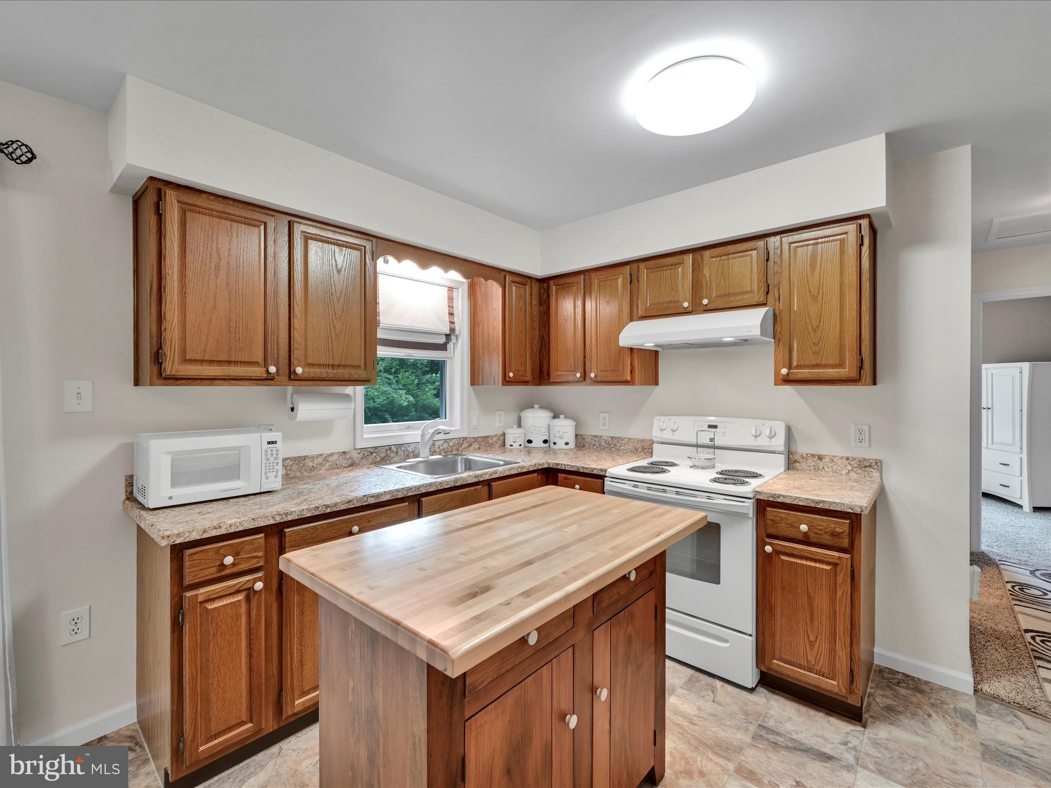 661 Swopes Valley Road Pine Grove, PA 17963 - Photo 11 of 29 kitchen/dining