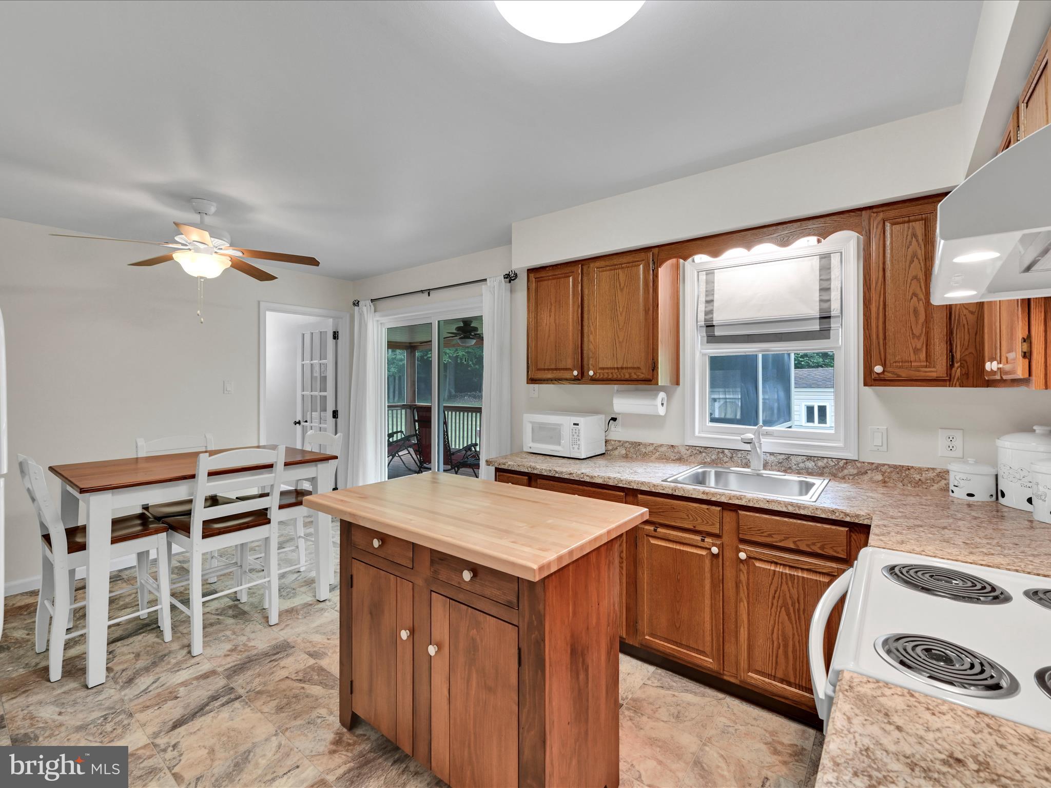 661 Swopes Valley Road Pine Grove, PA 17963 - Photo 8 of 29 kitchen/dining