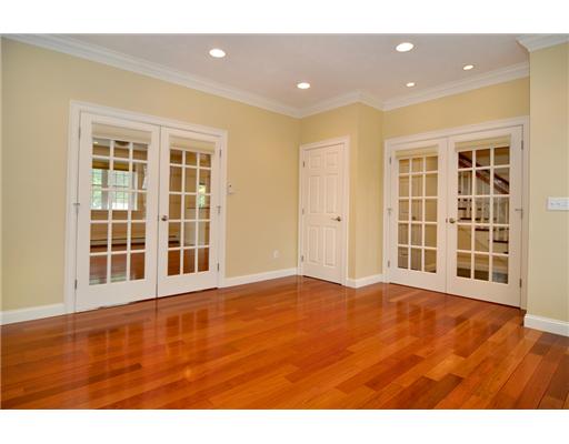 20 Linden Road Barrington, RI 02806 - Photo 10 of 20 Living Room.