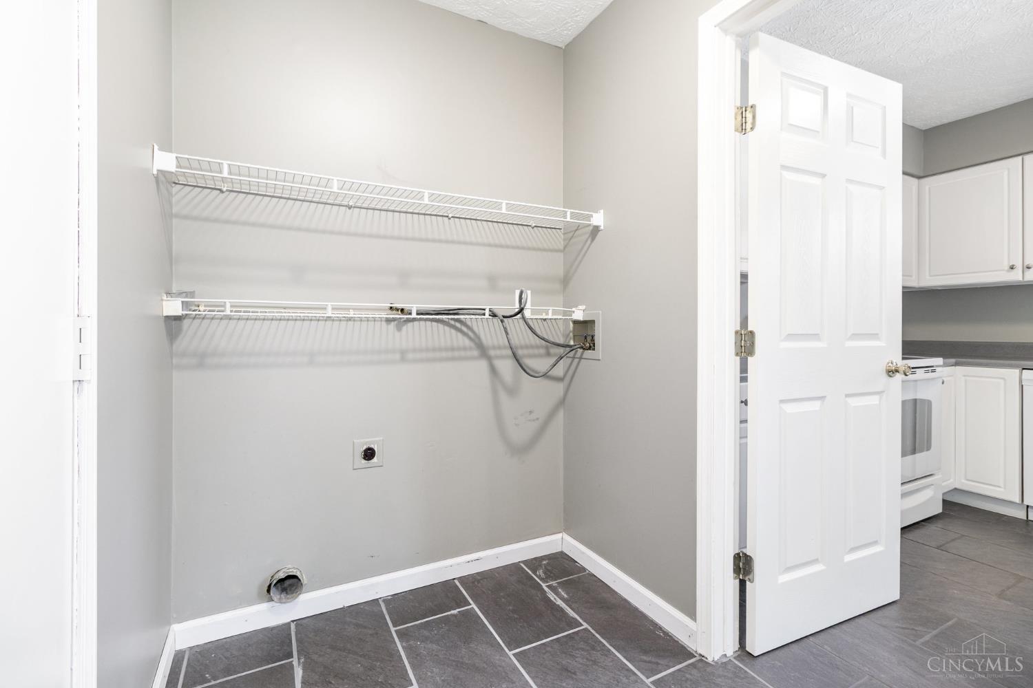 2354 Neeb Road Cincinnati, OH 45238 - Photo 12 of 33