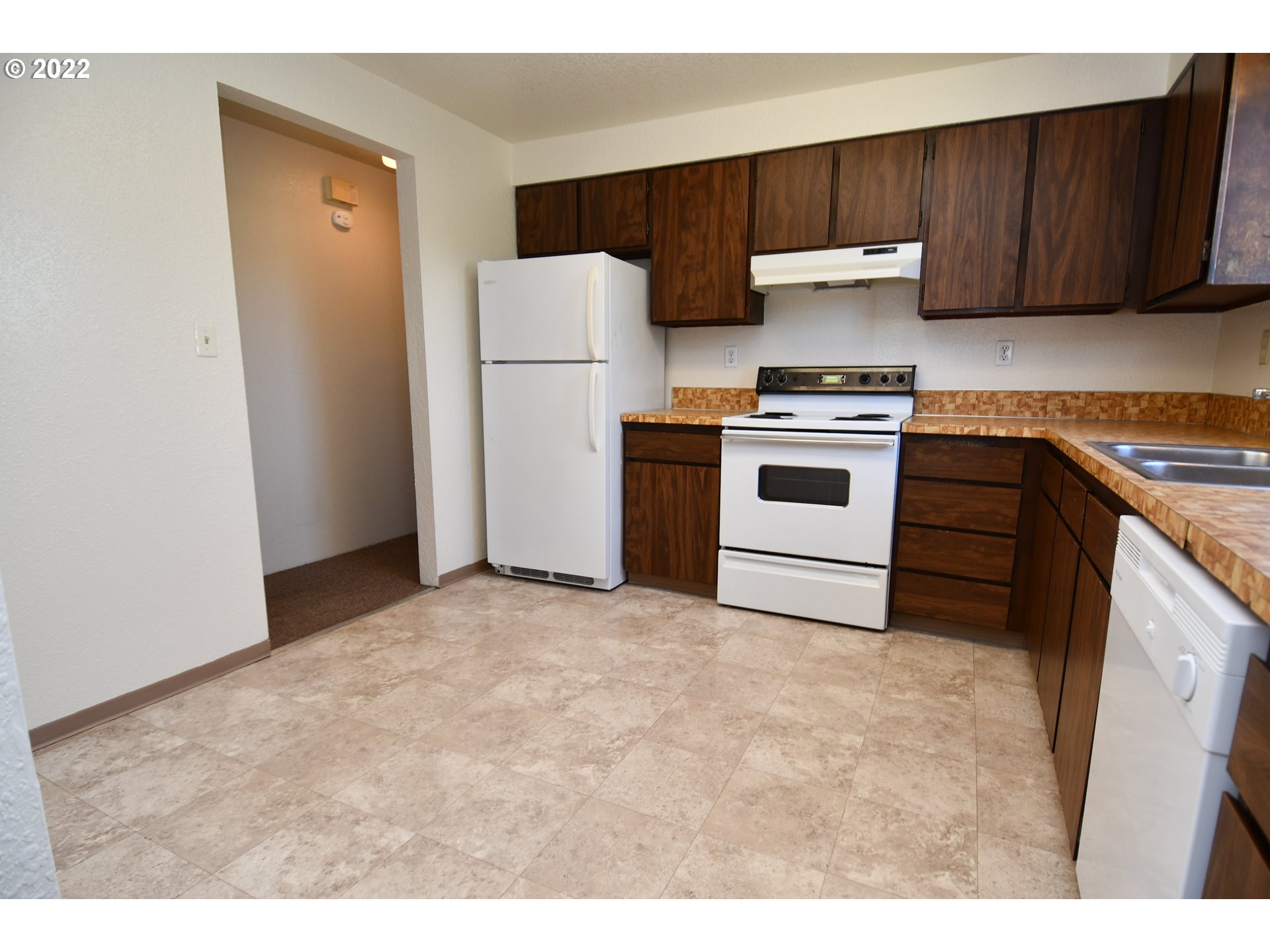 4602 Carnes Road Roseburg, OR 97471 - Photo 5 of 15