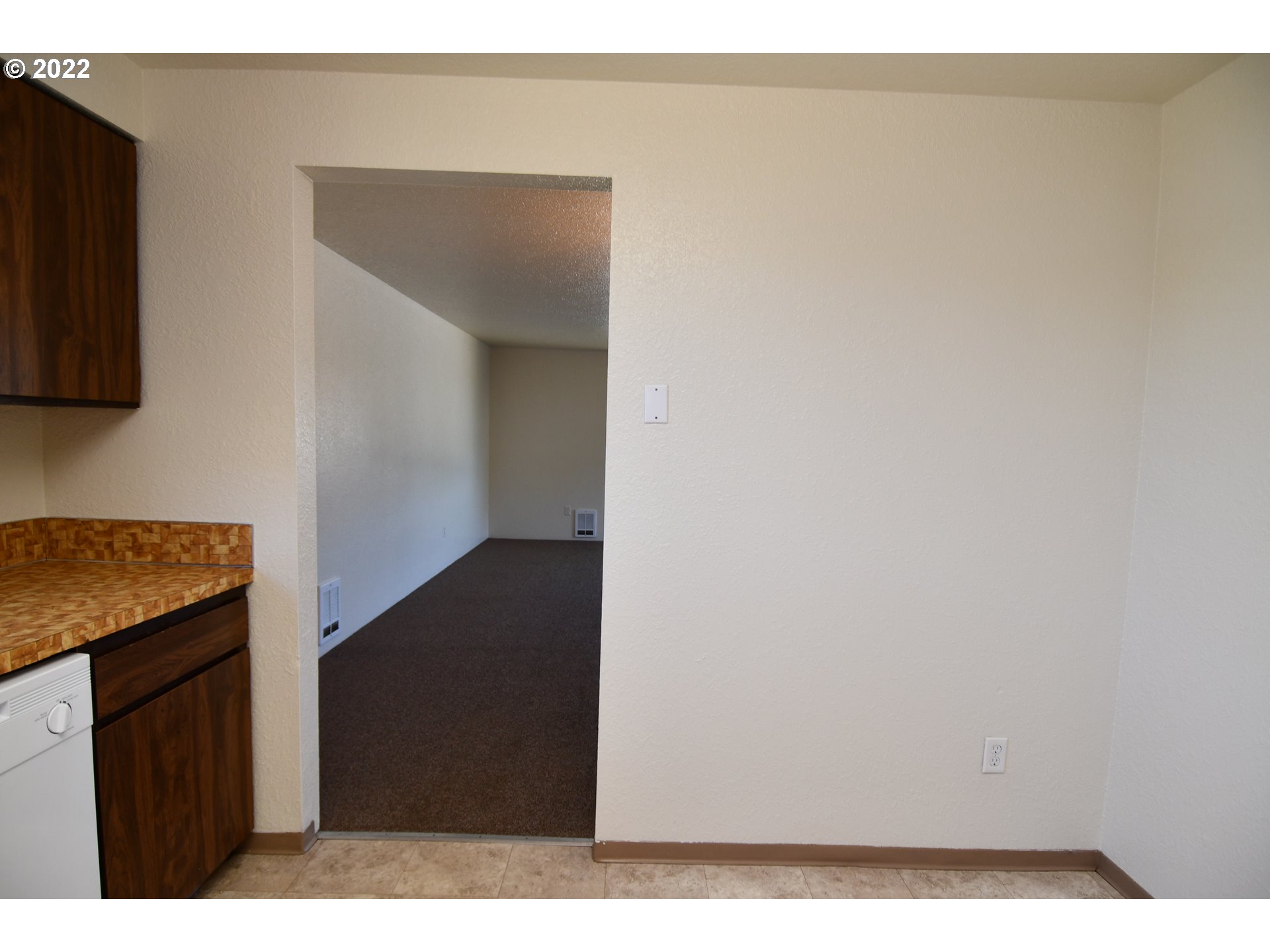 4602 Carnes Road Roseburg, OR 97471 - Photo 6 of 15
