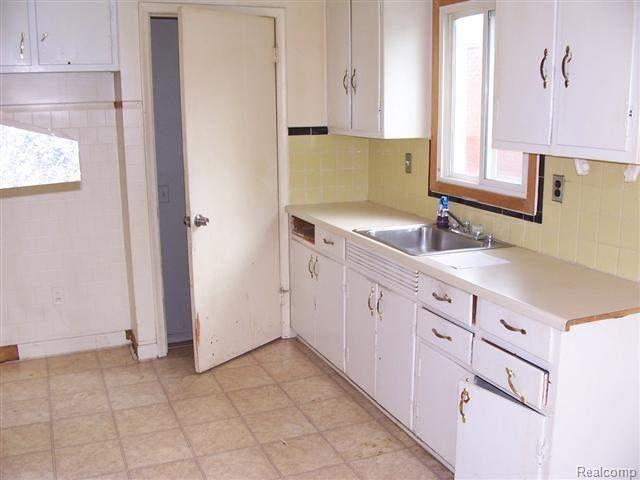 14593 Stephens Road Eastpointe, MI 48021 - Photo 5 of 12 stephens 5