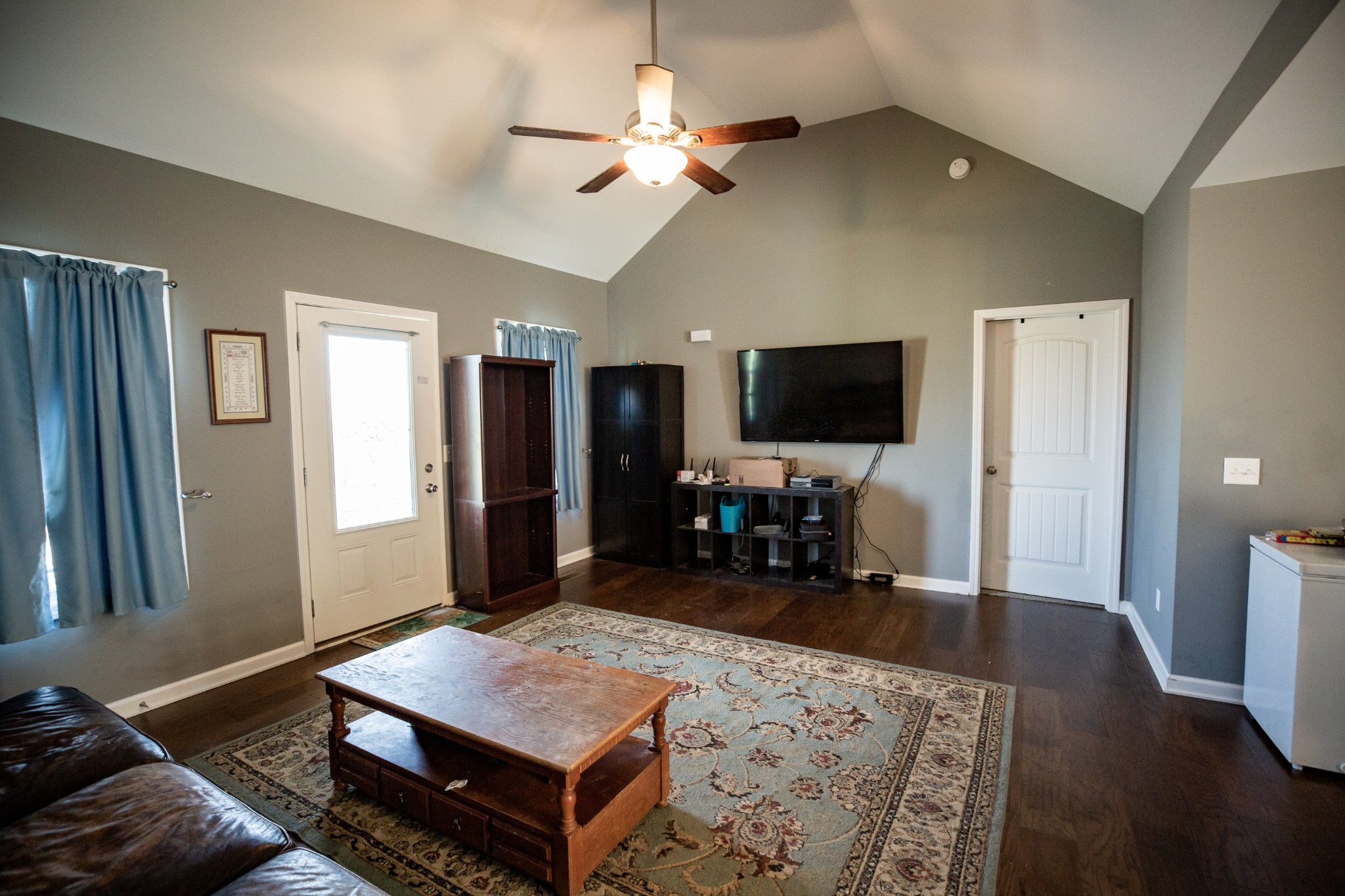 1810 Holland Road Lafayette, TN 37083 - Photo 4 of 10 a living room with furniture and a flat screen tv
