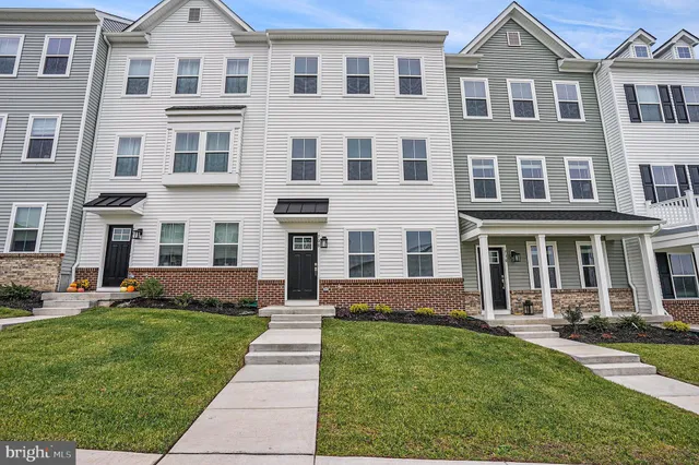 $3,300 | 708 Platinum Drive, Phoenixville, PA 19460