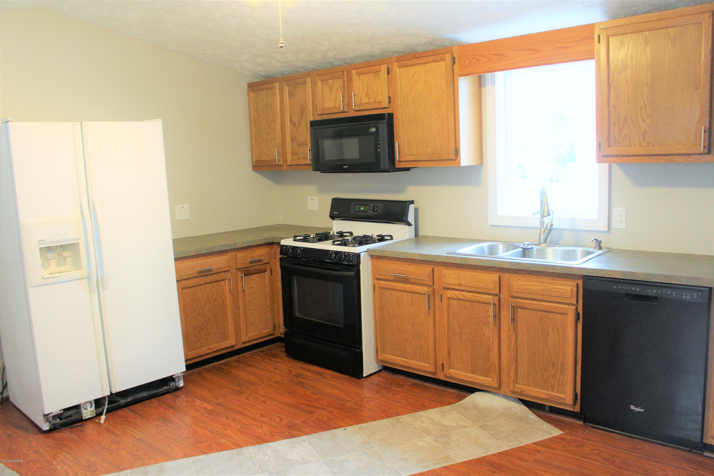 315 South Front Street Belding, MI 48809 - Photo 2 of 14 IMG_6314