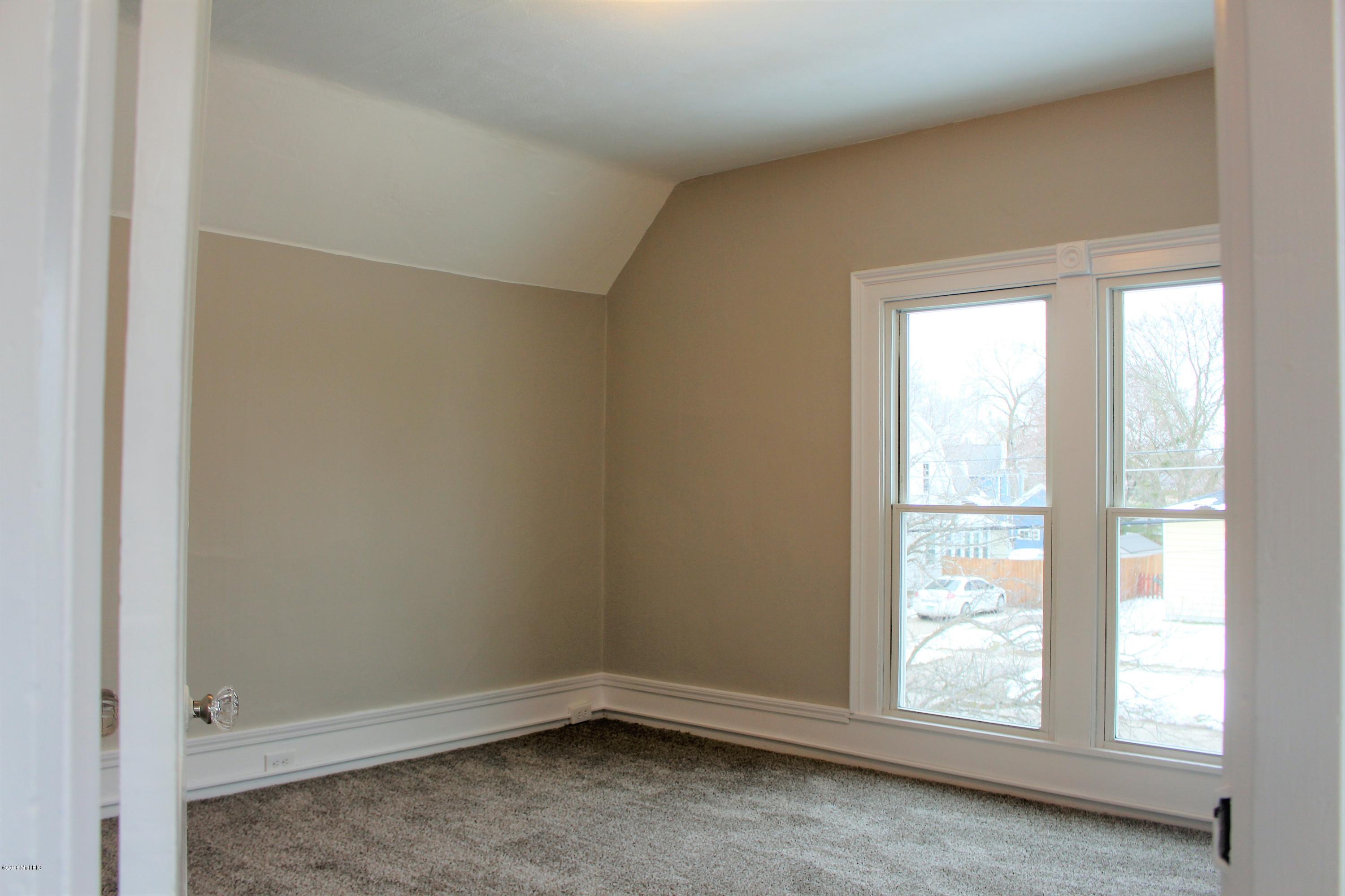 315 South Front Street Belding, MI 48809 - Photo 7 of 14 IMG_6307